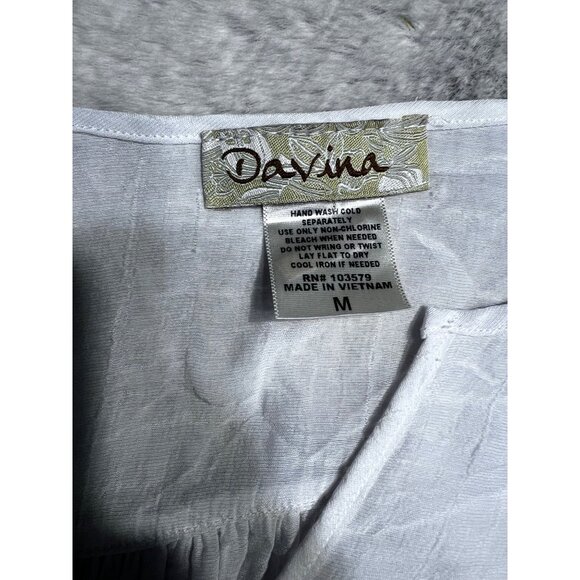 Davina White Crinkle V-Neck Asymmetrical Hem Blouse size M - Picture 3 of 5